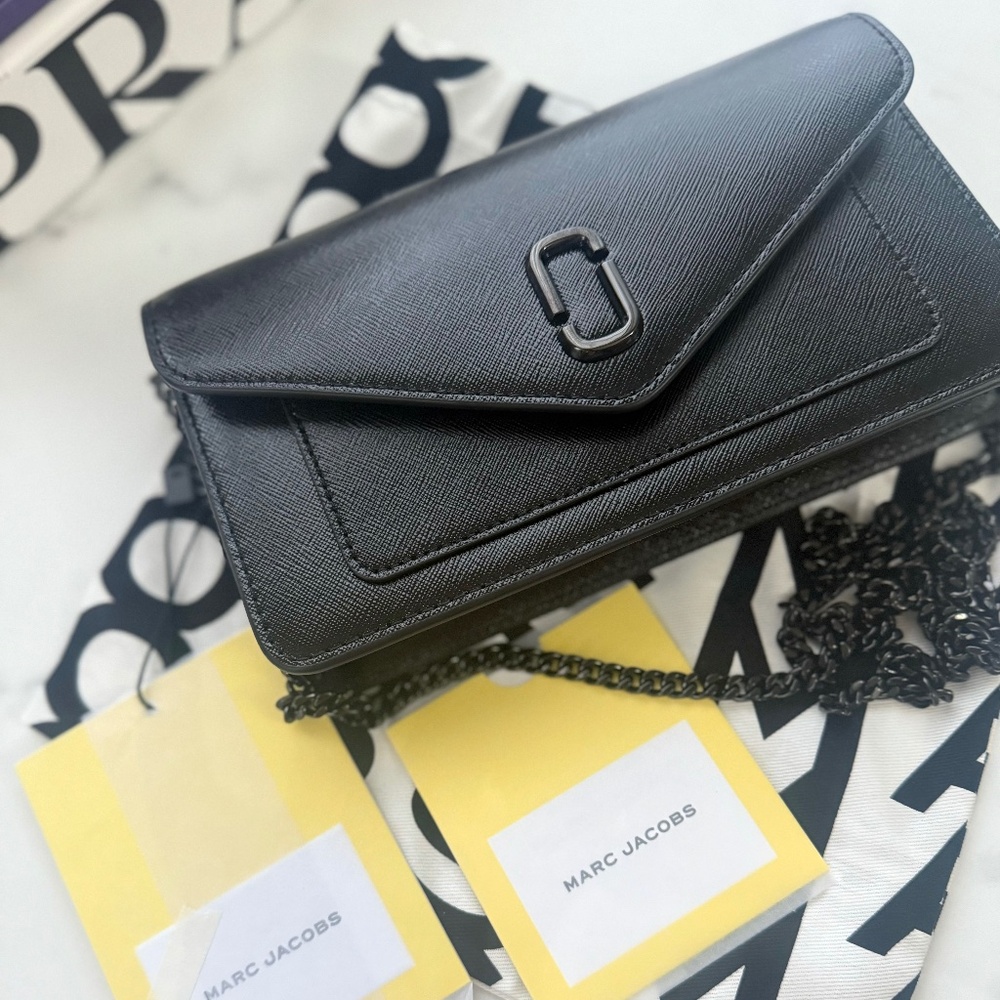 BNWT Marc Jacobs wallet on chain (woc)
